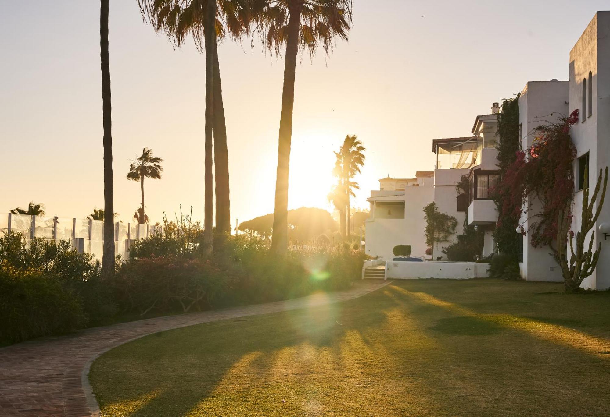 Luxury 4 Bed Flat - Beachfront In Puerto Banus * Marbella