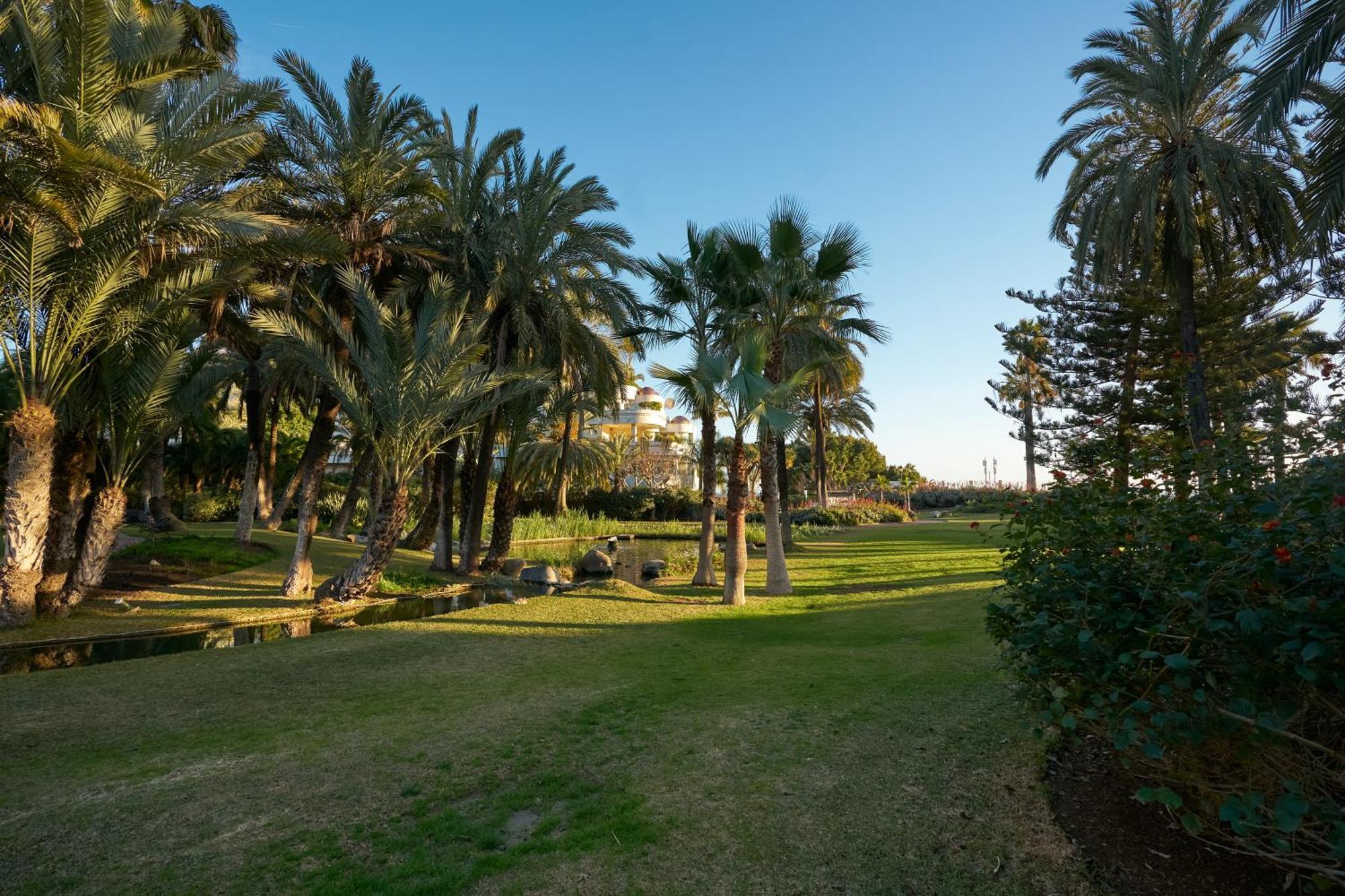 Luxury 4 Bed Flat - Beachfront In Puerto Banus Marbella